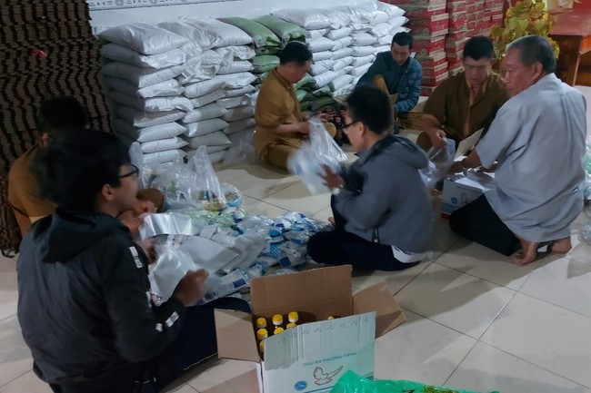 Từ thiện tại chùa An Hương, An Giang