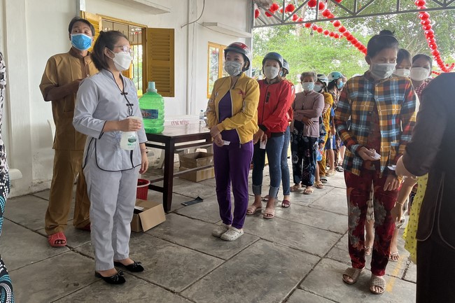 Từ thiện tại chùa An Hương, An Giang