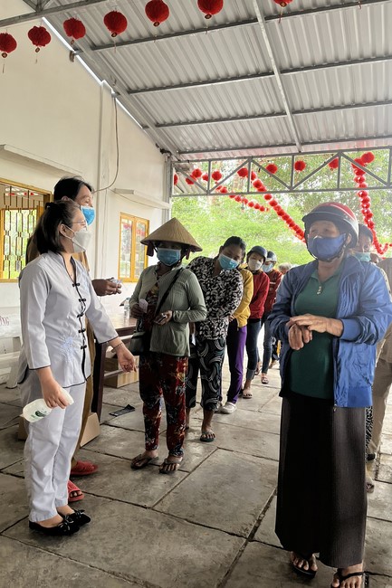 Từ thiện tại chùa An Hương, An Giang