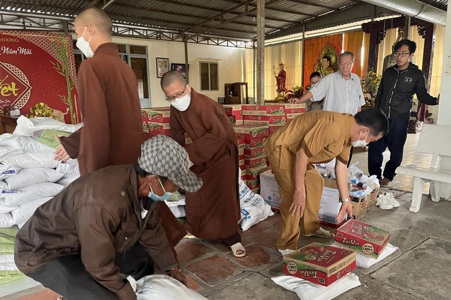 Từ thiện tại chùa An Hương, An Giang