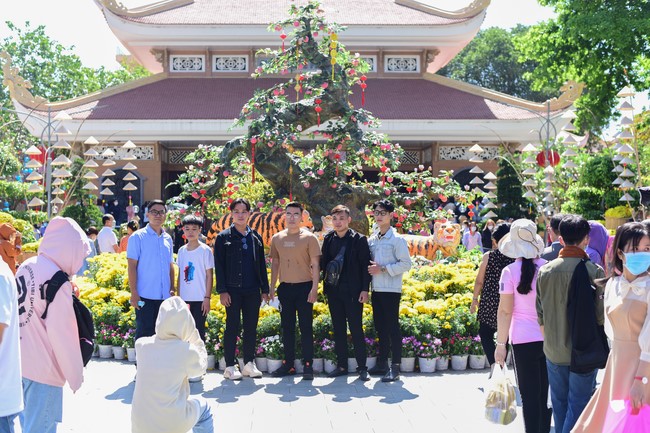 Chùm ảnh mồng hai Tết Nhâm Dần