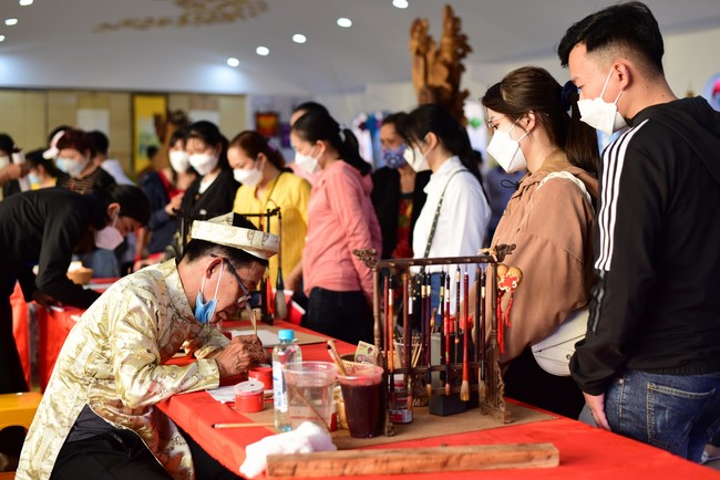 Chùm ảnh mồng hai Tết Nhâm Dần