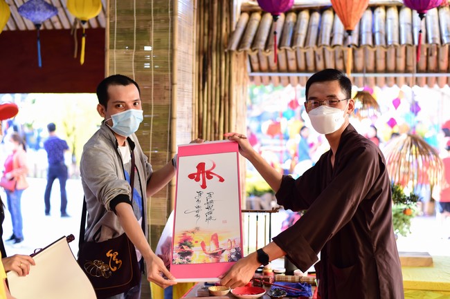 Chùm ảnh mồng hai Tết Nhâm Dần