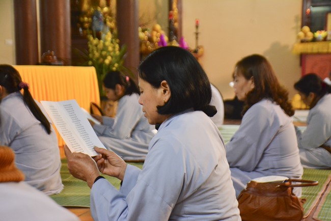 Welcome New Year's Eve at Tay Khanh pagoda