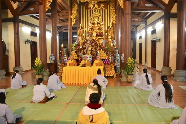 Welcome New Year's Eve at Tay Khanh pagoda