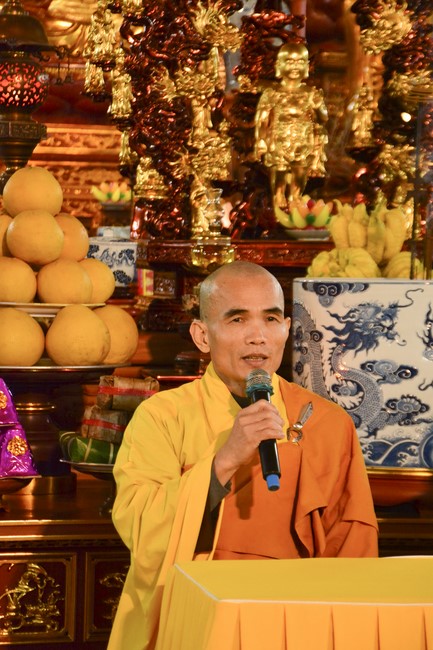 Welcome New Year's Eve at Tay Khanh pagoda