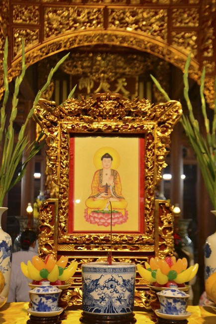 Welcome New Year's Eve at Tay Khanh pagoda