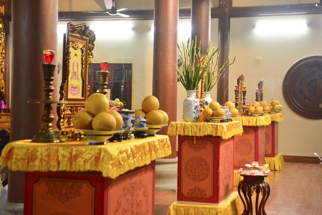 Welcome New Year's Eve at Tay Khanh pagoda