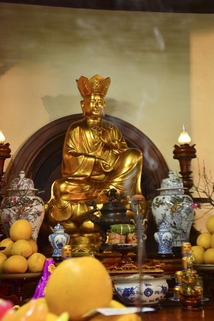 Welcome New Year's Eve at Tay Khanh pagoda