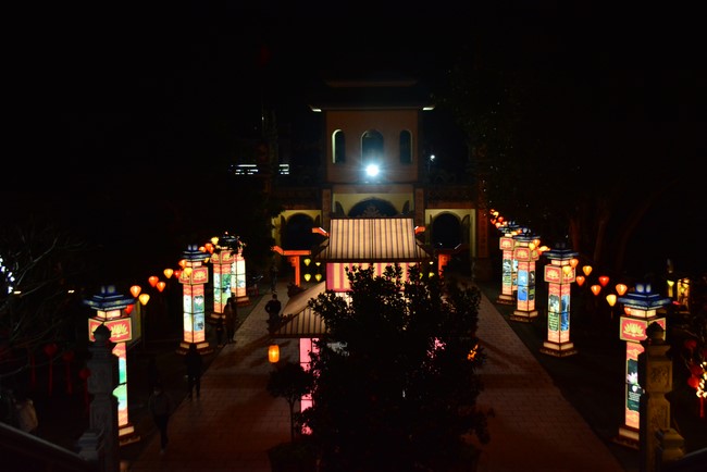 Welcome New Year's Eve at Tay Khanh pagoda