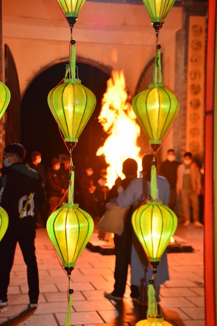 Welcome New Year's Eve at Tay Khanh pagoda