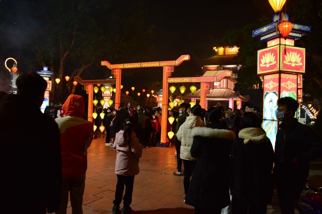 Welcome New Year's Eve at Tay Khanh pagoda