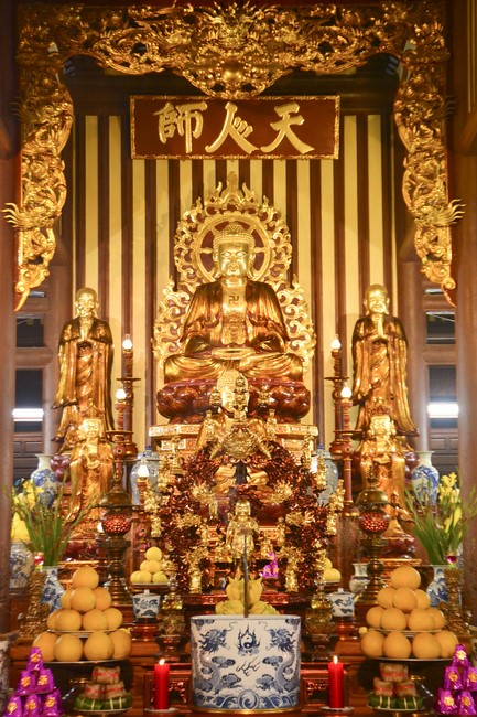 Welcome New Year's Eve at Tay Khanh pagoda