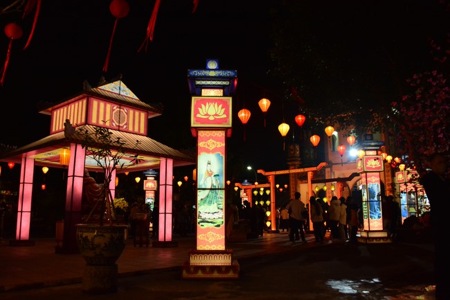 Welcome New Year's Eve at Tay Khanh pagoda