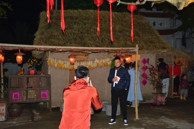 Welcome New Year's Eve at Tay Khanh pagoda