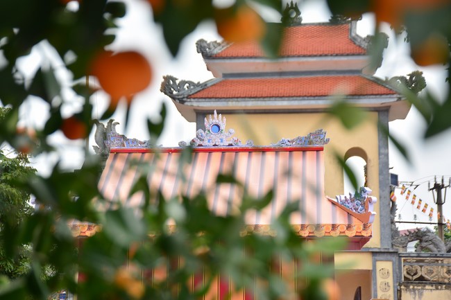 Welcome New Year's Eve at Tay Khanh pagoda