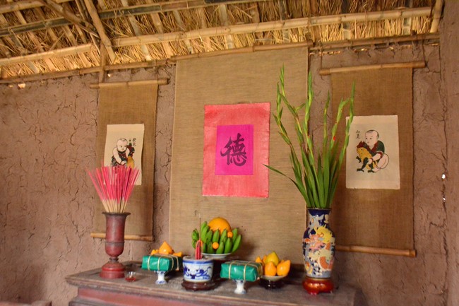 Welcome New Year's Eve at Tay Khanh pagoda