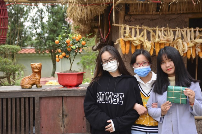 Welcome New Year's Eve at Tay Khanh pagoda