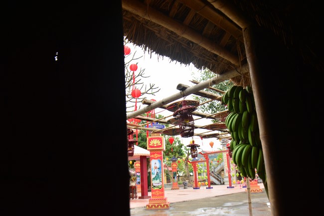 Welcome New Year's Eve at Tay Khanh pagoda