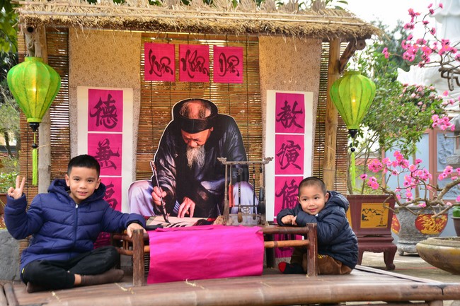 Welcome New Year's Eve at Tay Khanh pagoda