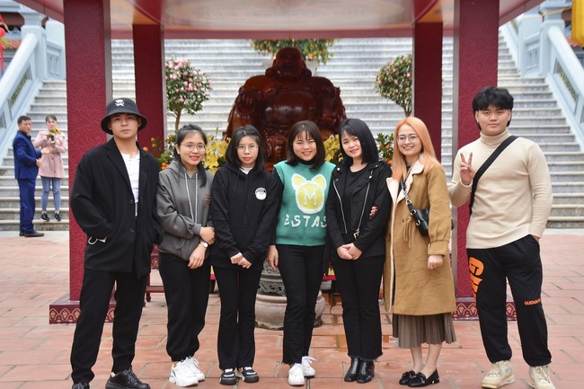 Welcome New Year's Eve at Tay Khanh pagoda
