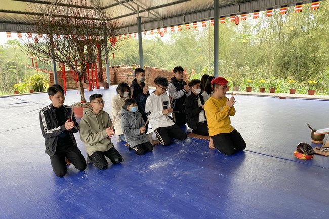 Series of photos on the 5th day of Lunar New Year at Dai Co Viet Pagoda