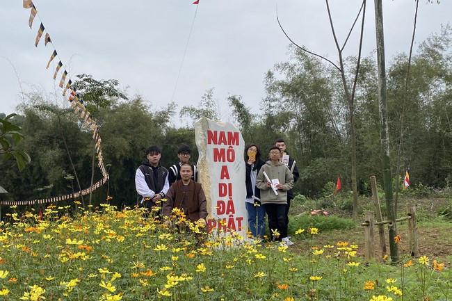 Series of photos on the 5th day of Lunar New Year at Dai Co Viet Pagoda