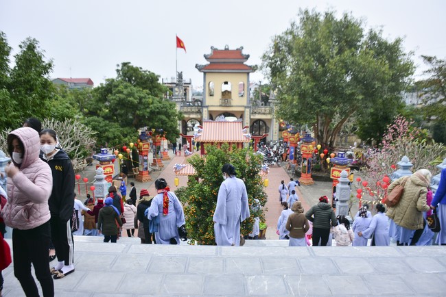 Peace praying ceremony in Tay Khanh Pagoda, Thai Binh