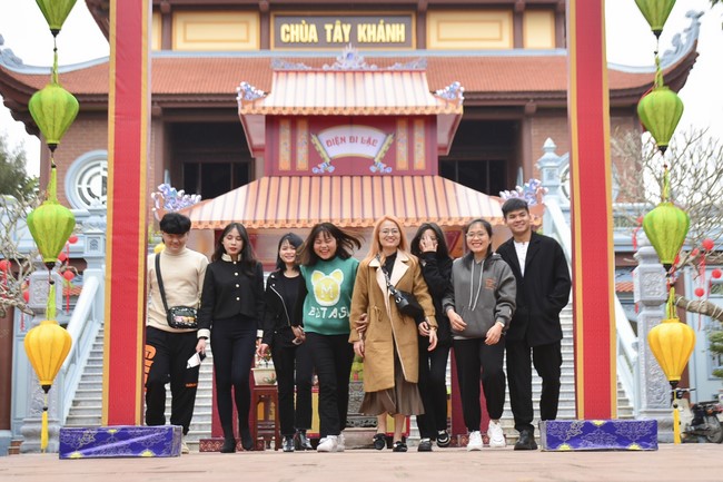 Peace praying ceremony in Tay Khanh Pagoda, Thai Binh