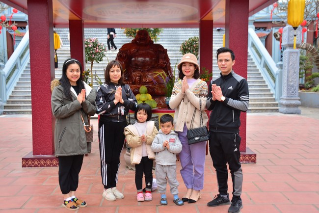 Peace praying ceremony in Tay Khanh Pagoda, Thai Binh
