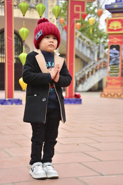 Peace praying ceremony in Tay Khanh Pagoda, Thai Binh
