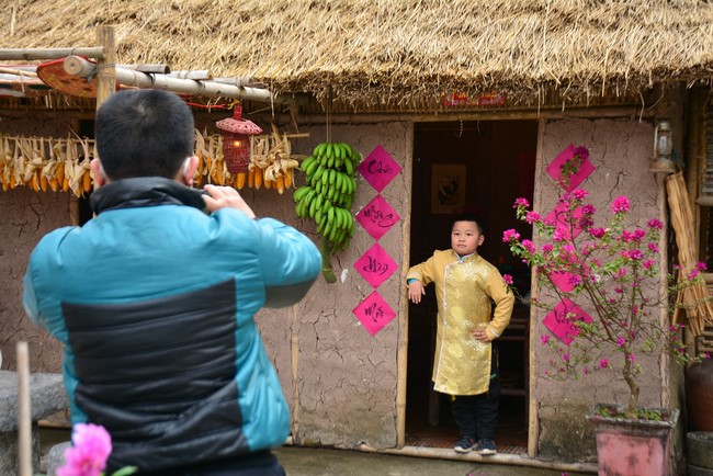 Peace praying ceremony in Tay Khanh Pagoda, Thai Binh