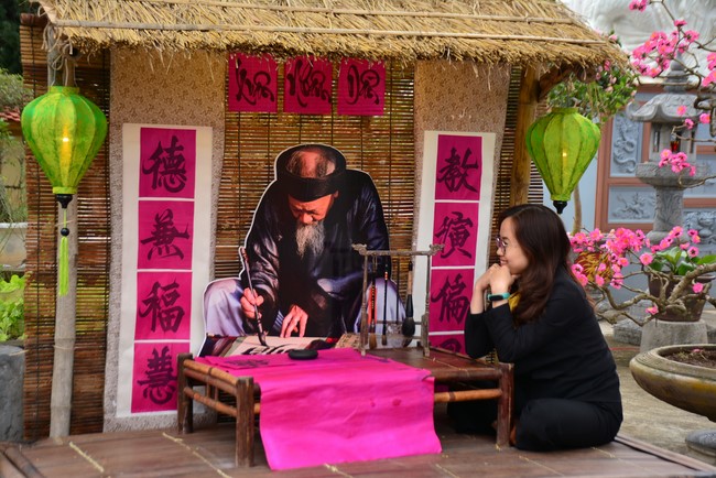 Peace praying ceremony in Tay Khanh Pagoda, Thai Binh