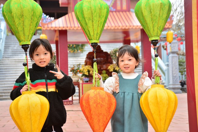 Peace praying ceremony in Tay Khanh Pagoda, Thai Binh