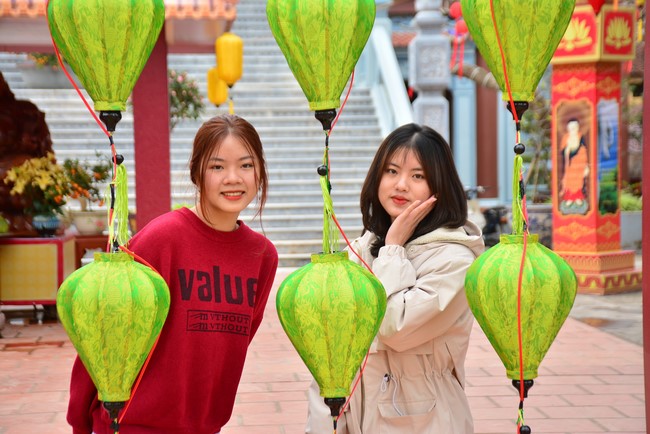 Peace praying ceremony in Tay Khanh Pagoda, Thai Binh