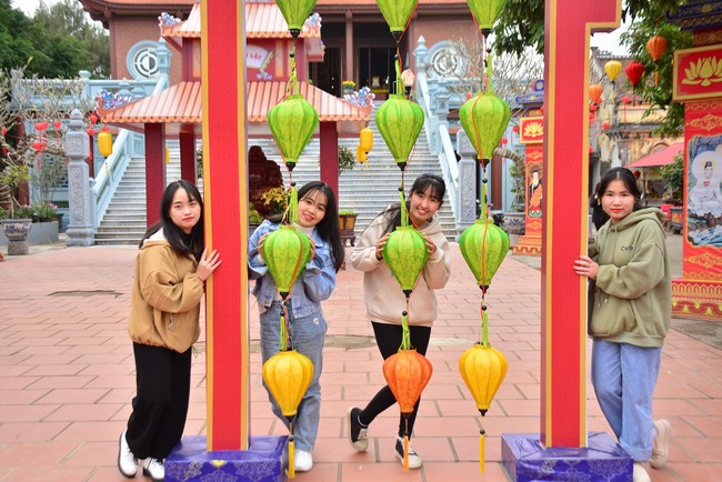 Peace praying ceremony in Tay Khanh Pagoda, Thai Binh