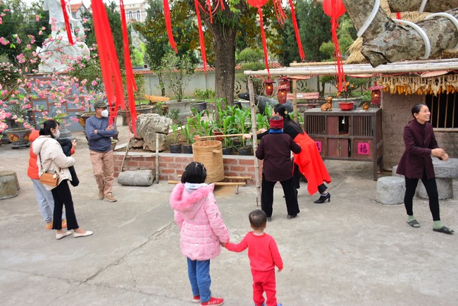 Peace praying ceremony in Tay Khanh Pagoda, Thai Binh