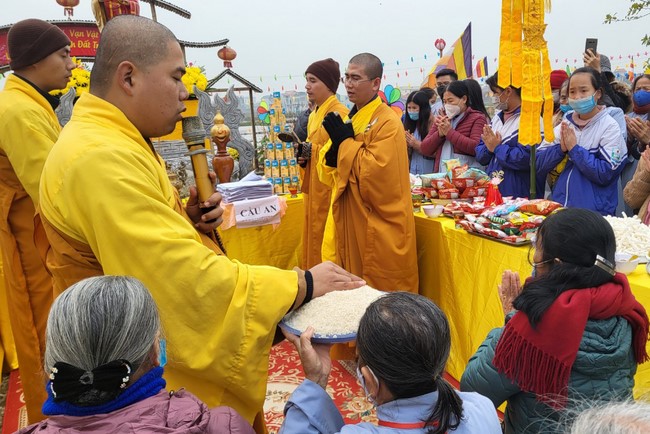 New Year's Prayer Ceremony at Dong Cao Pagoda - Thanh Hoa
