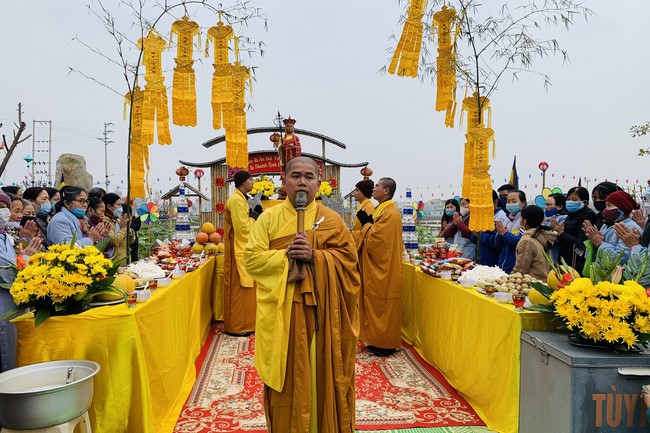 New Year's Prayer Ceremony at Dong Cao Pagoda - Thanh Hoa