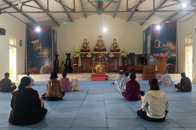 Rite to become a disciple of Buddhism at Dong Cao Pagoda