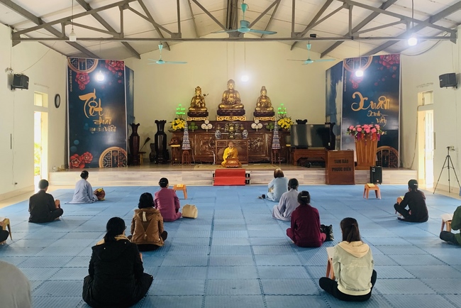 Rite to become a disciple of Buddhism at Dong Cao Pagoda