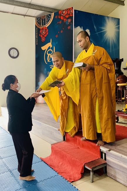 Rite to become a disciple of Buddhism at Dong Cao Pagoda
