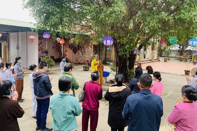 Rite to become a disciple of Buddhism at Dong Cao Pagoda