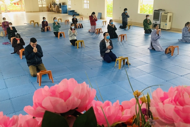 Rite to become a disciple of Buddhism at Dong Cao Pagoda