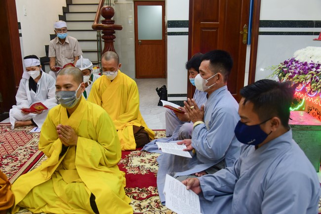 Viếng Tang Lễ Phật Tử Liên Nhàn Ở Hóc Môn