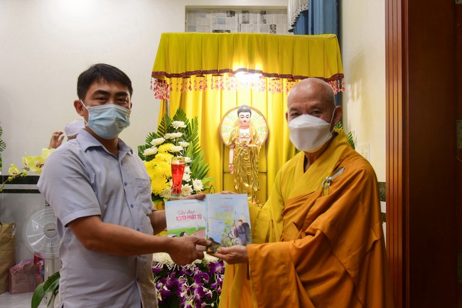 Viếng Tang Lễ Phật Tử Liên Nhàn Ở Hóc Môn