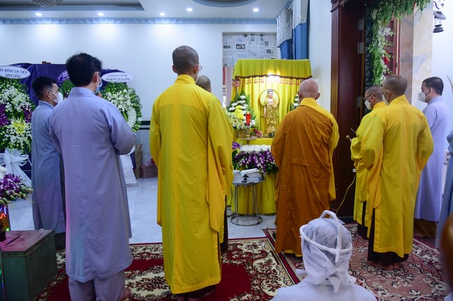 Viếng Tang Lễ Phật Tử Liên Nhàn Ở Hóc Môn