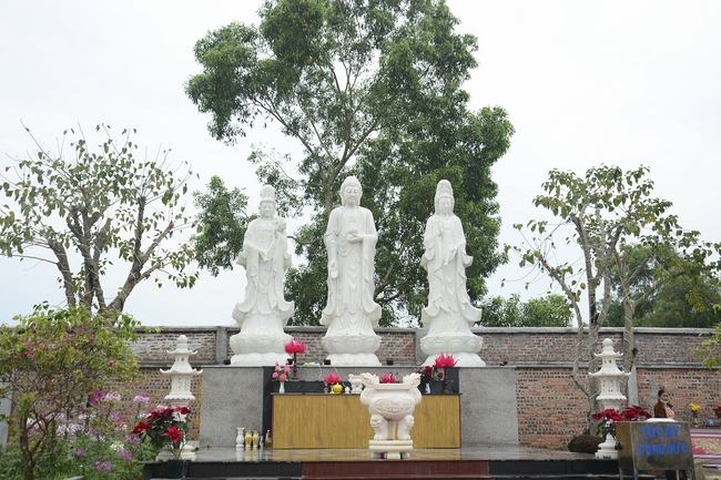 Repentant Ceremony at Tu Phap Pagoda, Nghe An