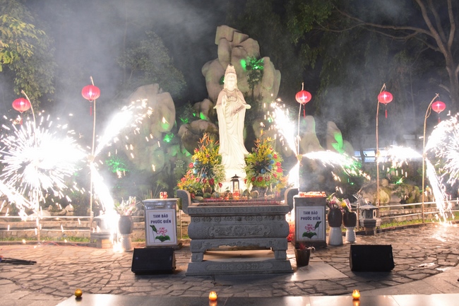 Prostrating five hundred names Bodhisattva Avalokitesvara