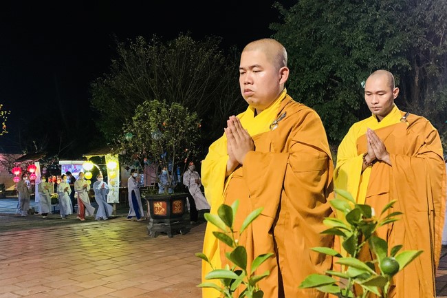 Đêm lễ kỷ niệm ngày khánh đản Bồ Tát Quán Thế Âm tại chùa Đống Cao